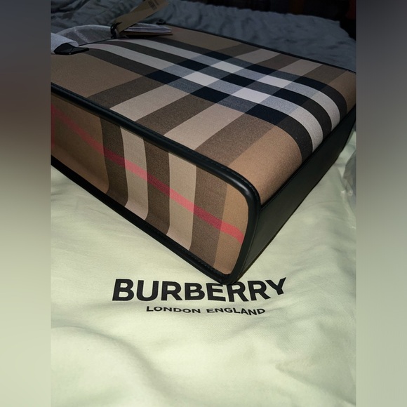 New BURBERRY Top Handle Bag - Picture 8 of 9